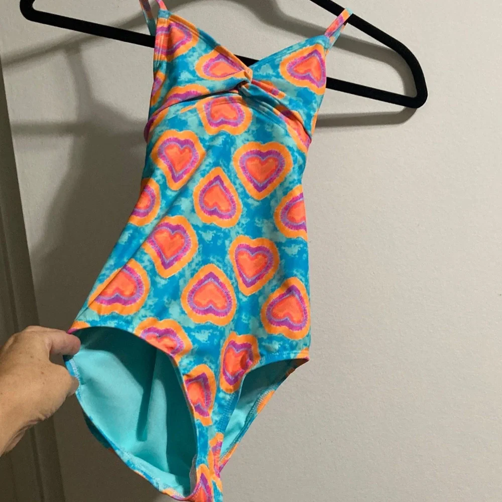 LANDS END One Piece Swimsuit Sweet Rainbow Hearts  Girls Size 8 (Medium) NEW